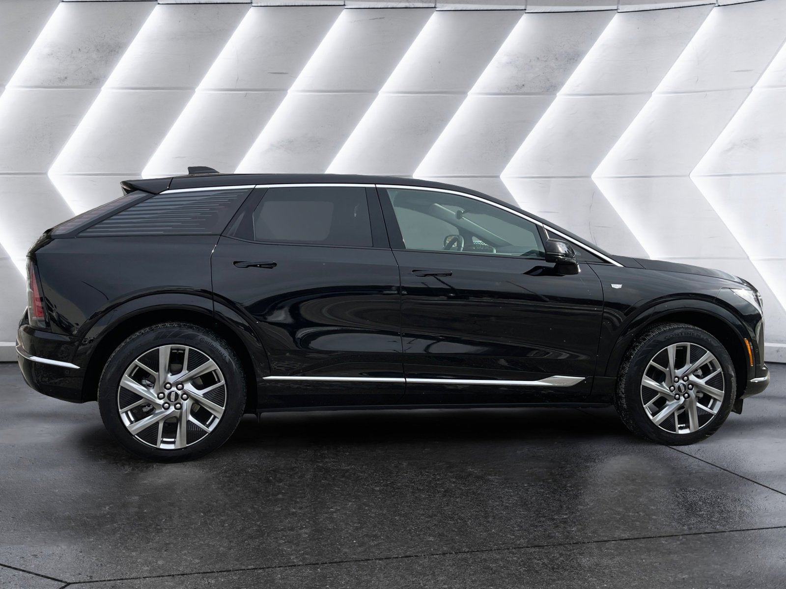 2025 Cadillac OPTIQ Luxury 2