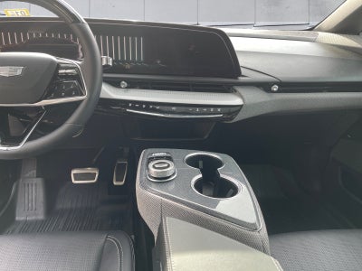 2025 Cadillac OPTIQ Luxury 2