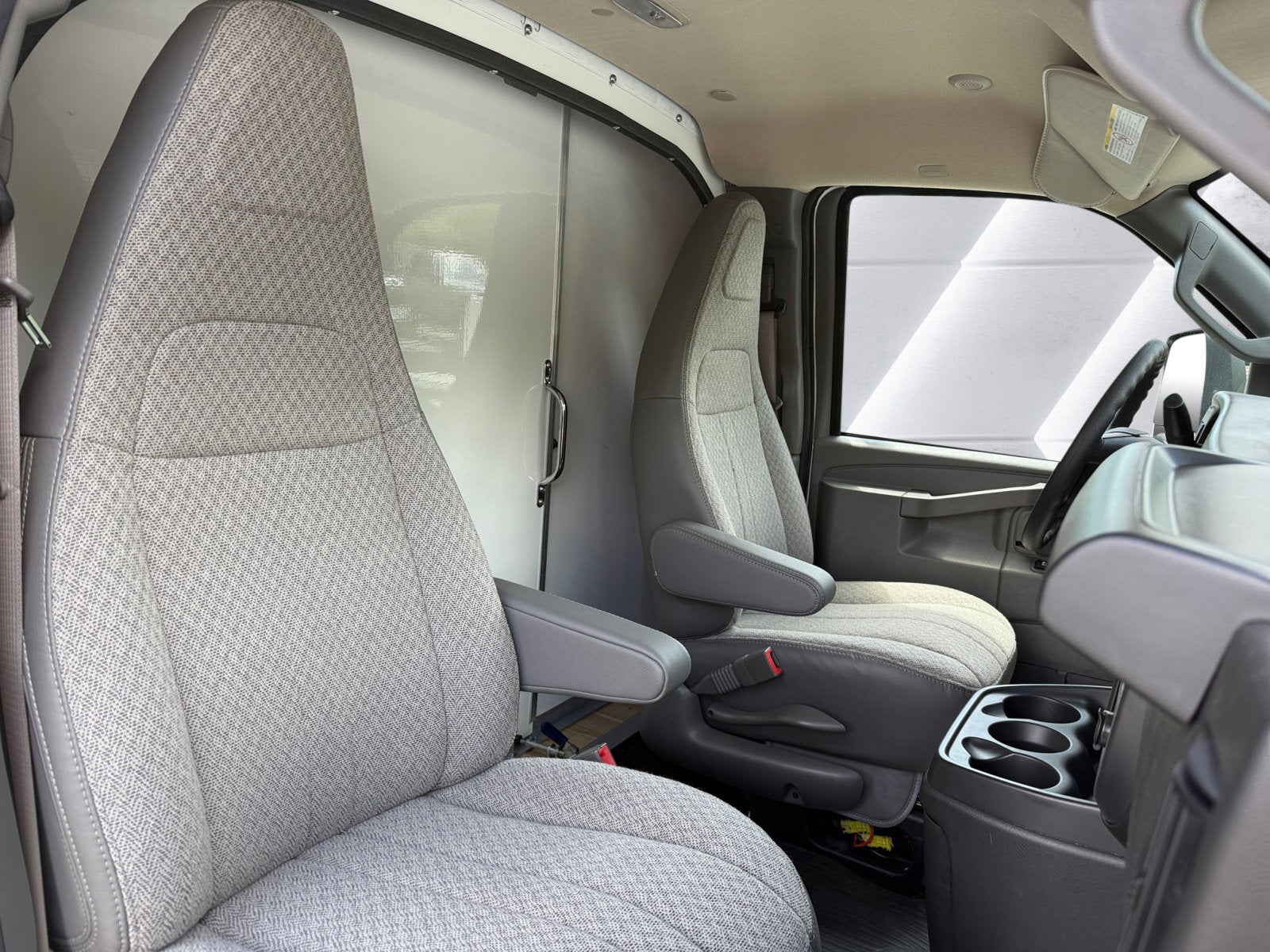 2025 Chevrolet Express Cutaway 3500 1WT Dejana Duracube II Cargo Body