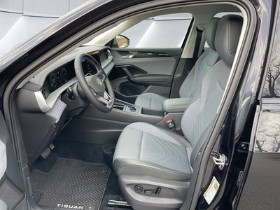 2025 Volkswagen Tiguan 2.0T SE