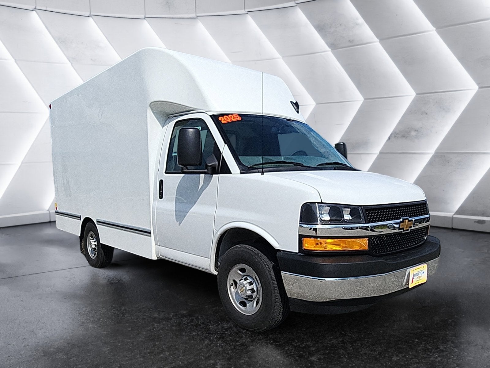2025 Chevrolet Express Cutaway 3500 1WT 12 Ft. Unicell Aerocell Box