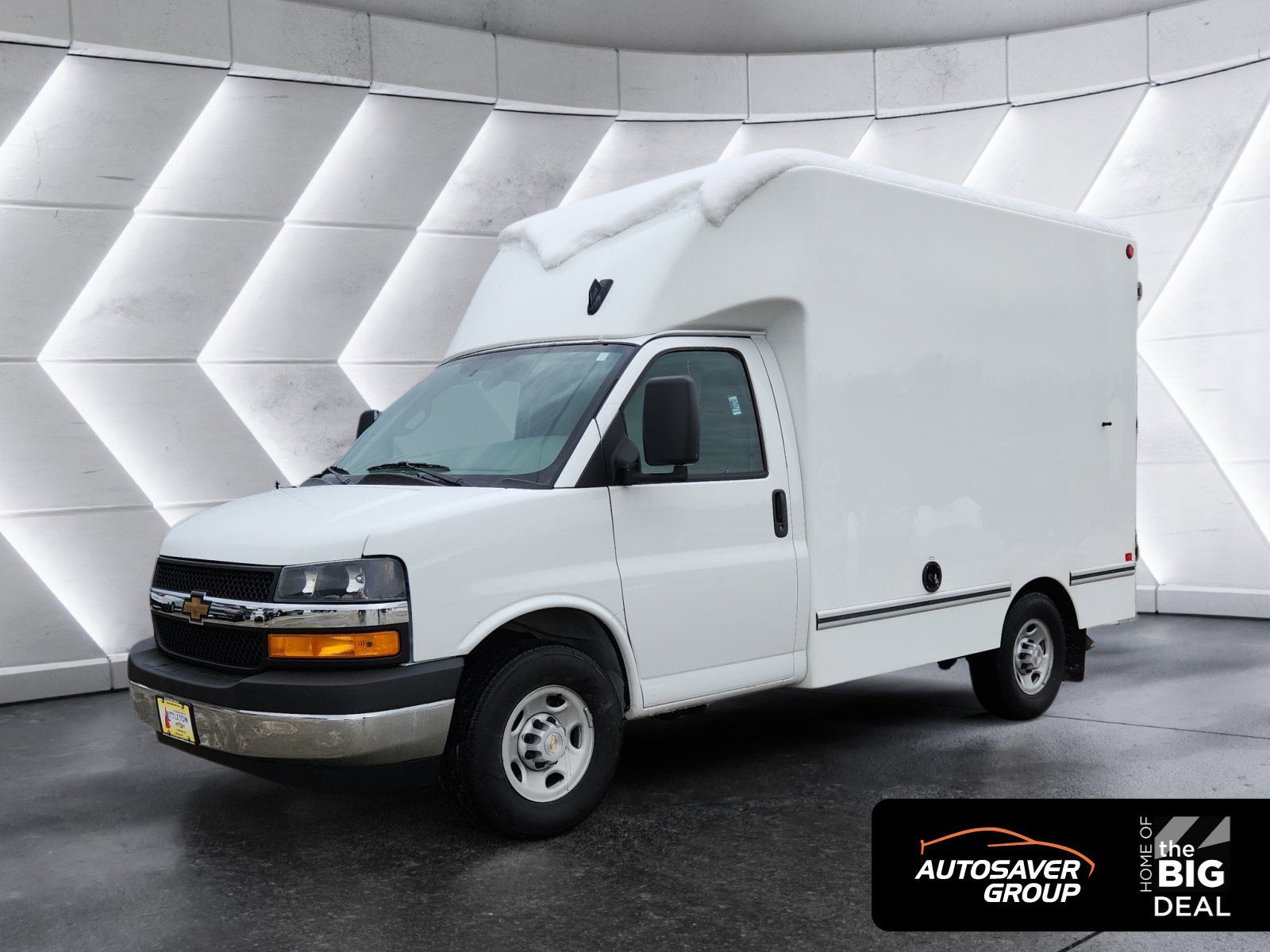 2025 Chevrolet Express Cutaway 3500 1WT 10 Ft Unicell Aerocell Box