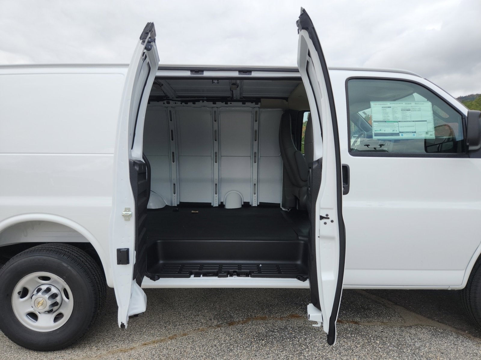 2025 Chevrolet Express Cargo 2500 WT