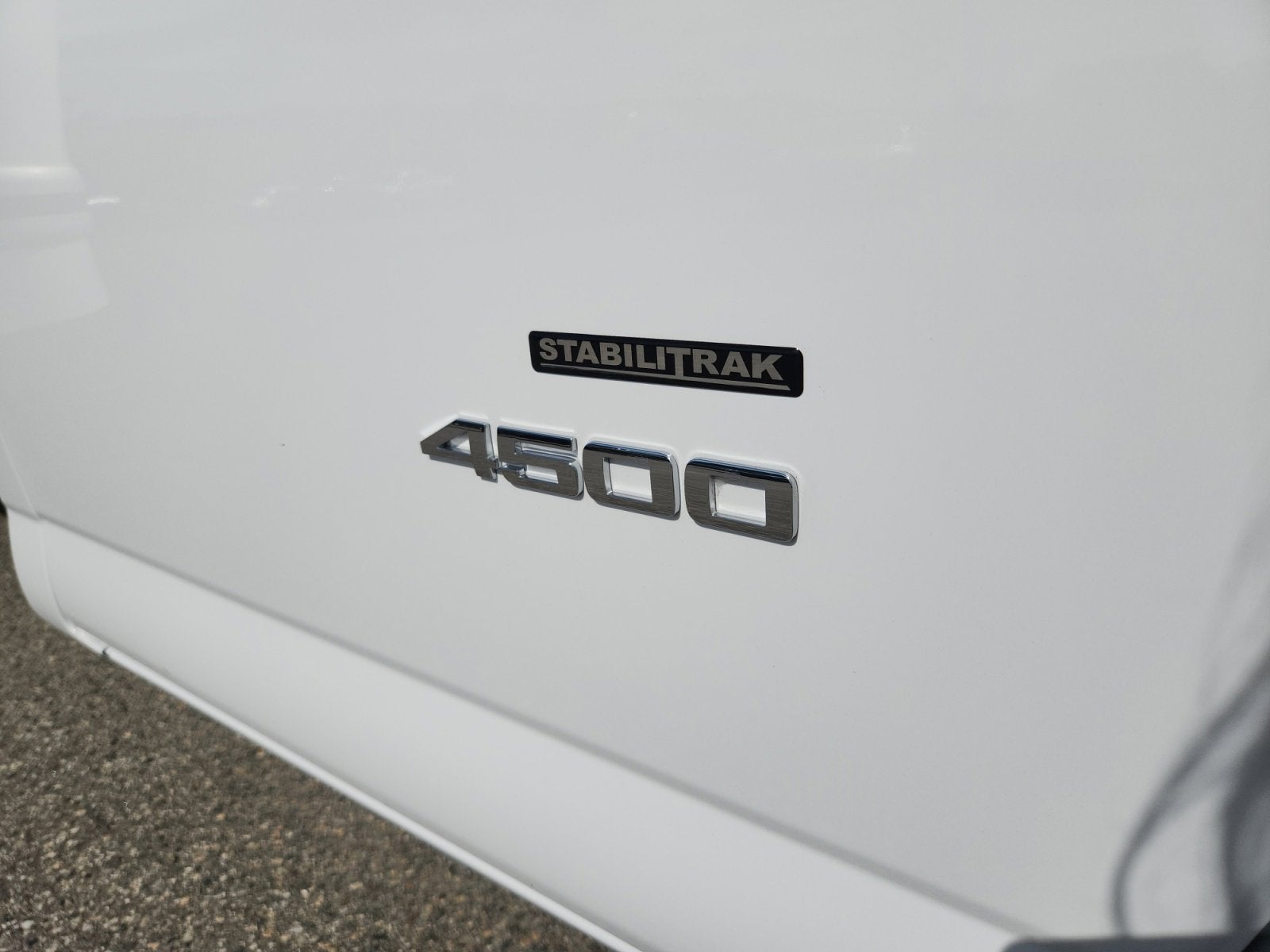 2025 Chevrolet Express Cutaway 4500 2WT Unicell Box Van