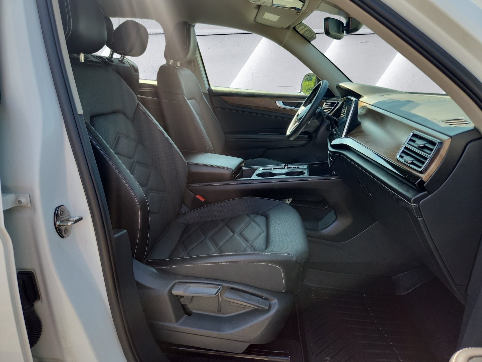 2024 Volkswagen Atlas 2.0T SE