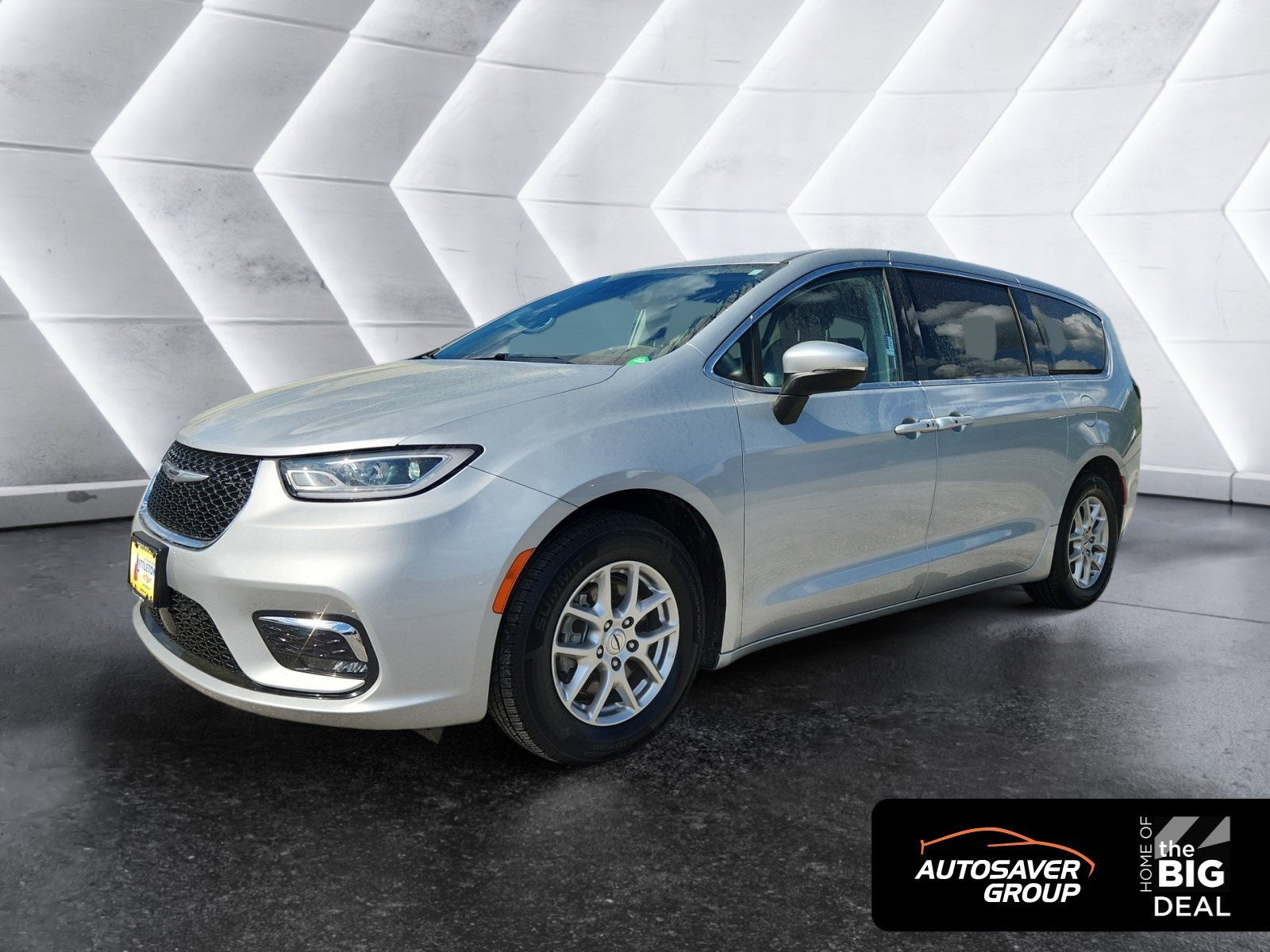 2023 Chrysler Pacifica Touring L's photo