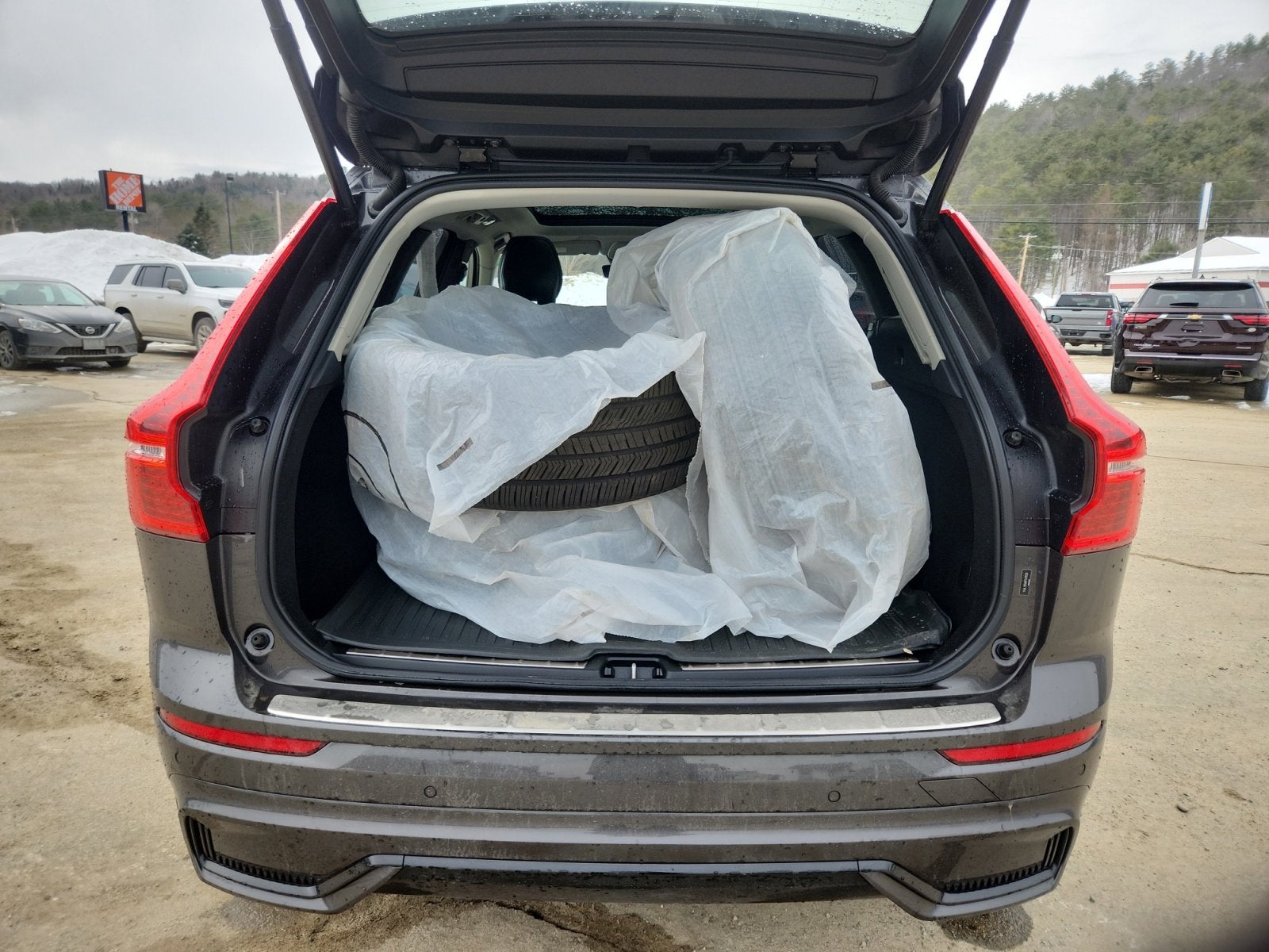 2023 Volvo XC60 Plus Dark Theme