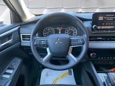 2022 Mitsubishi Outlander ES