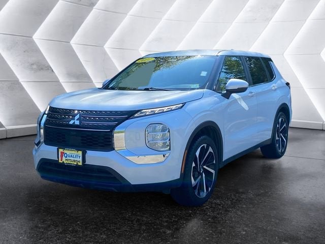2022 Mitsubishi Outlander ES