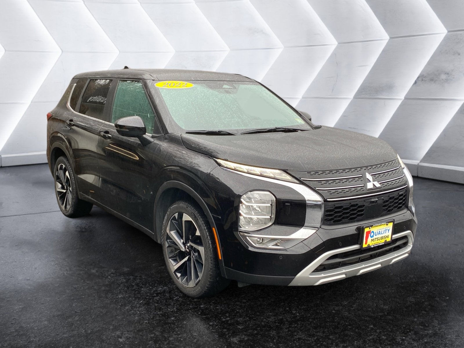 2022 Mitsubishi Outlander Base