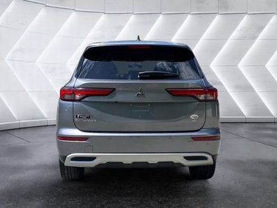 2022 Mitsubishi Outlander Base