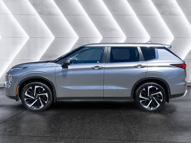 2023 Mitsubishi Outlander Base