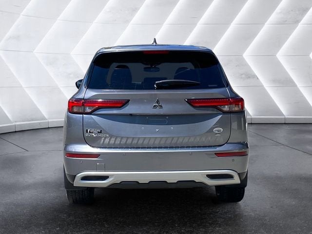 2023 Mitsubishi Outlander Base