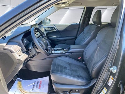 2025 Mitsubishi Outlander Base