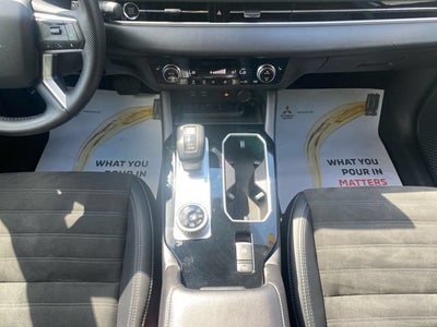 2025 Mitsubishi Outlander Base