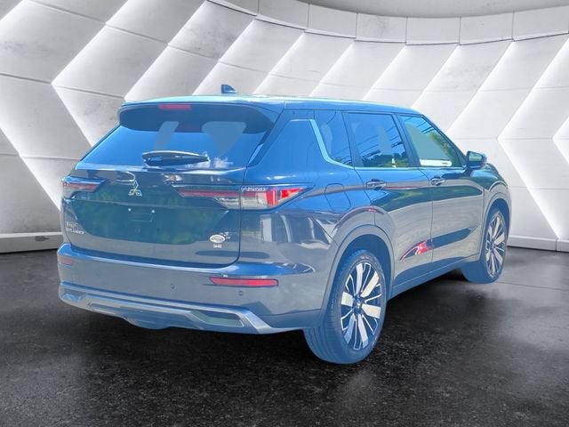 2025 Mitsubishi Outlander Base