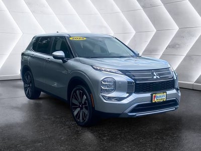 2025 Mitsubishi Outlander Base