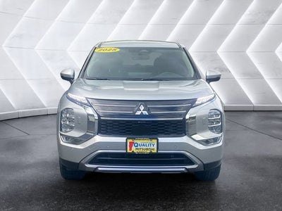 2025 Mitsubishi Outlander Base