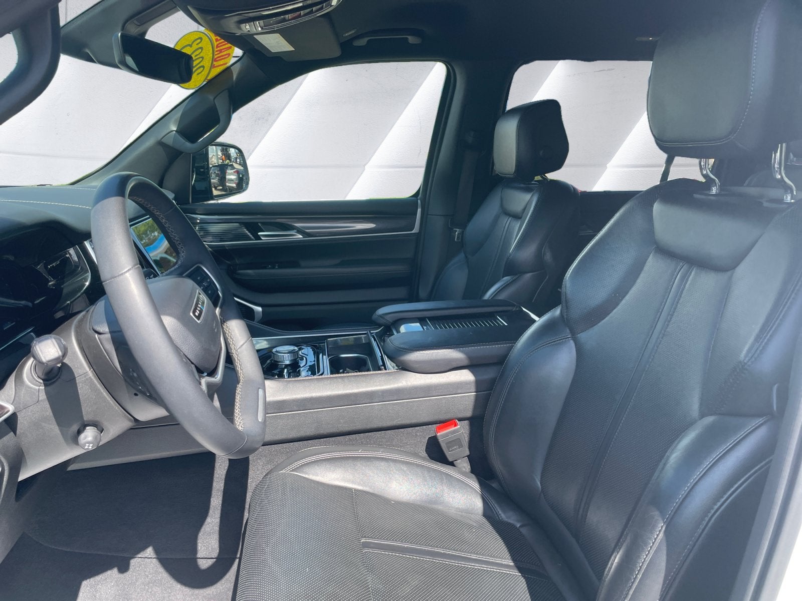 2023 Jeep Wagoneer Base