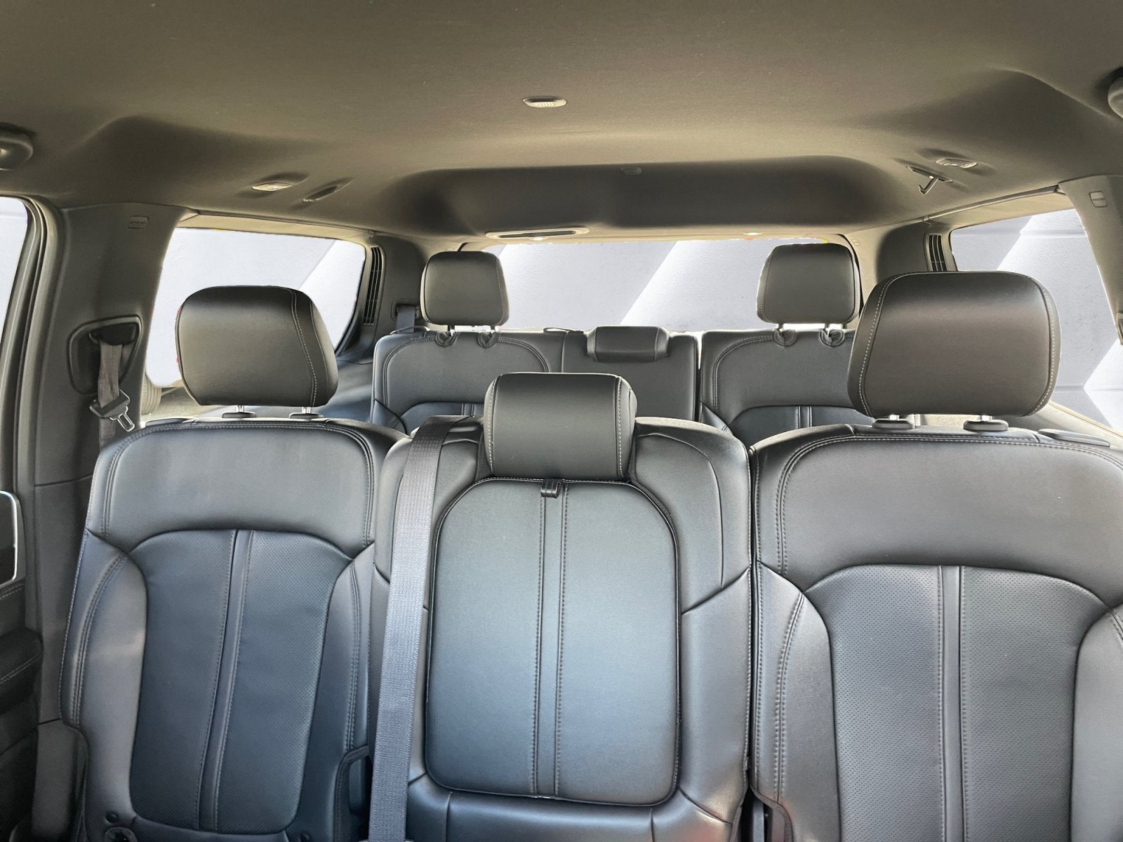 2023 Jeep Wagoneer Base