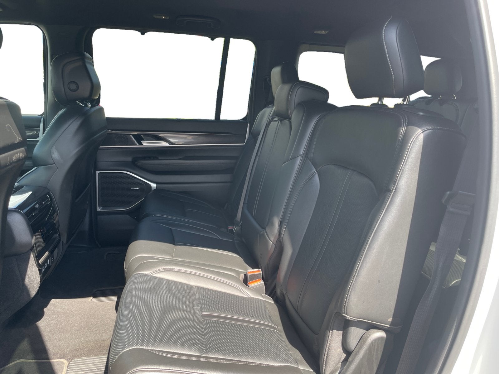 2023 Jeep Wagoneer Base