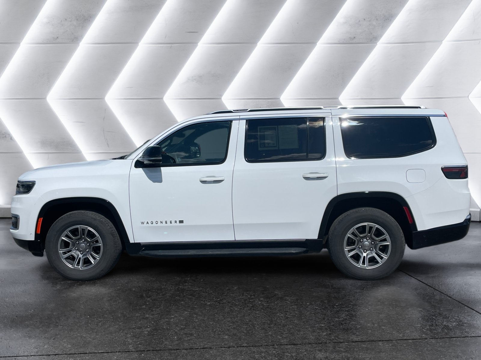 2023 Jeep Wagoneer Base