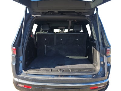 2023 Jeep Wagoneer Base